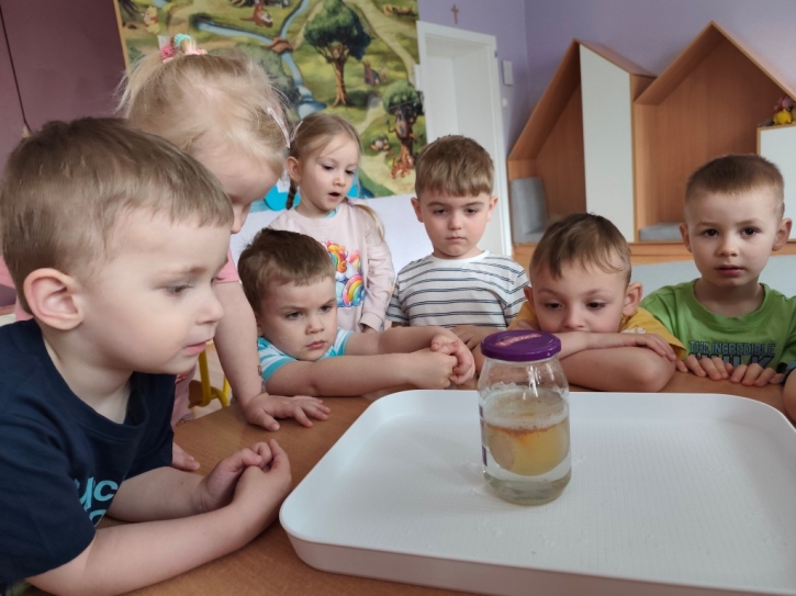 WIELKANOCNE EKSPERYMENTY Z JAJKIEM