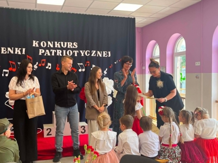 KONKURSY